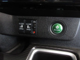 両側電動スライドドア。荷物で手が塞がる時など簡単にドアの開閉が出来ます。何より力いらずで開閉OK。女性やお年寄りにも優しい。電動機能はOFFにもできますから元気なお子様の駆け出しも安心。