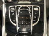 新しくなったセンターコンソールはスマートフォンを操作するような感覚でナビから車両の設定までが可能です。