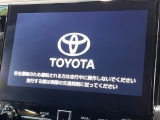【メーカー純正ナビ】インテリアに溶け込むスタイリッシュな「専用設計」メーカーナビを装備♪視認性や操作性など基本性能にも優れ、より上質なカーライフをお楽しみいただけます。