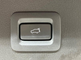 【パワーバックドア】スマートキーや運転席のボタンを押すだけでリアゲートが自動で開閉します!荷物を持っている時や、高い位置にあるバックドアを閉める際に便利な機能です♪