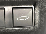 【パワーバックドア】スマートキーや運転席のボタンを押すだけでリアゲートが自動で開閉します!荷物を持っている時や、高い位置にあるバックドアを閉める際に便利な機能です♪