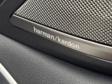 ●harman/kardonサウンドシステム:オーディオ専門メーカーが手掛けるプレミアムスピーカーを装備。多数のスピーカーから、音の粒立ちまで分かる高品質な音楽をお楽しみいただけます。