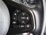 ◆アダプティブクルーズコントロール◆予め設定した車速内でクルマが自動的に加減速。前走車との適切な車間距離を維持しながら追従走行します。【LKAS】車線維持支援システムでステアリング操作を支援。