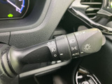 レバー上の表示が見やすく、運転席から操作内容を確認しやすい設計です。必要なスイッチがまとまっており、状況に応じて扱いやすい装備として活躍します。