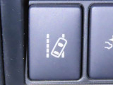 車線逸脱警報装置を装備しております。
