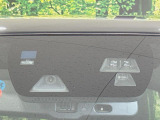 【スマートブレーキサポート】走行中に前方の車両等を認識し、衝突しそうな時は警報とブレーキで衝突回避と被害軽減をアシスト。より安全にドライブをお楽しみいただけます。