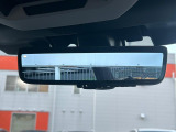 【スマートリヤビューミラー】後席の大きな荷物や同乗者で後方が確認しづらい時でも安心!カメラが撮影した車両後方の映像をルームミラー内に表示。クリアな視界で状況の確認が可能です!