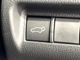 【パワーバックドア】スマートキーや運転席のボタンを押すだけでリアゲートが自動で開閉します!荷物を持っている時や、高い位置にあるバックドアを閉める際に便利な機能です♪