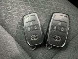 オートマチックハイビームとは、先行車や対向車のライトを認識し、ハイビームとロービームを自動で切り替える機能です。夜道の視界を確保します。詳細は販売店スタッフまでおたずねください。