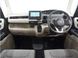 ◆インテリアパネル◆視界広々で非常に運転しやすくロングドライブでも疲れを感じさせないすっきりとまとまったインパネ周りです。