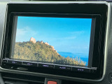 停車中に楽しめるTV機能。待ち時間や休憩時間に、ニュースや映画などを楽しめます。快適な車内空間を演出します。