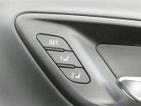 運転席のシートポジションを記憶・再現できるメモリー機能を搭載しています。