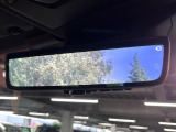 【デジタルインナーミラー】後席の大きな荷物や同乗者で後方が確認しづらい時でも安心!カメラが撮影した車両後方の映像をルームミラー内に表示。クリアな視界で状況の確認が可能です!