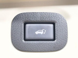 【パワーバックドア】スマートキーや運転席のボタンを押すだけでリアゲートが自動で開閉します!荷物を持っている時や、高い位置にあるバックドアを閉める際に便利な機能です♪