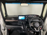 【前方視界】開放的な前方視界!運転がしやすく疲れにくいです♪窓が大きく、見通しがとっても良いおクルマですよ♪