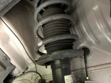 お車を安心してお乗りいただく為には、足回りの定期点検が欠かせません。サービスサポート(有償保証)では無料点検もご提供しており、安心のカーライフをお過ごしいただけるサポート体制が整っています。