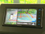 【マルチアラウンドモニター】専用のカメラにより、上から見下ろしたような視点で360度クルマの周囲を確認することができます☆死角部分も確認しやすく、狭い場所での切り返しや駐車もスムーズに行えます。