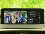 テレビ番組を表示できる画面を備えており、停車中の待ち時間にも映像を楽しめます。チャンネル一覧も画面上で確認でき、見たい番組を選びやすい仕様です。ご利用の場面に合わせてお役立てください。