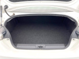 積み下ろしのしやすいデッキにはたっぷりと荷物を積み込んでいただけます。遊びから仕事まで、様々なシーンで頼れます♪