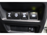 スライドドアの開閉は、ドアハンドルはもちろん運転席からのスイッチ操作でも可能です。お子様の送迎時の乗り降りも一段と楽になります。
