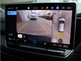 アラウンドビューカメラを装備。車両周囲を俯瞰映像で確認でき、駐車時や狭い場所での取り回しをサポートします。