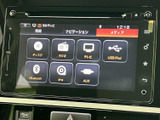 ディスクやラジオ、テレビに加え、USBやBluetoothなどのメディア項目が並びます。使いたい音源を画面から選びやすく、日常の移動に活用できます。