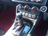 こまめな温度管理のできるオートエアコンがついたお車です