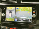 後方の映像に加えて車両周辺の状況も画面で確認でき、駐車時の安全確認をサポートします。目視とあわせて周囲を把握しやすく、狭い場所での駐車にも便利です。