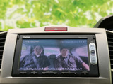 停車中には画面でテレビ映像を視聴でき、休憩時間など車内で過ごすひとときにも活用できます。画面に映像が表示され、手元で確認しやすい装備です。