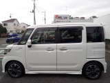 国の指定を受けた自社工場で、整備士が車検と点検整備を行っております。