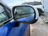 ブラインドスポットモニター搭載!自車後方の死角に入った車を検知すると、サイドミラーにある三角形マークがオレンジ色に点灯します!