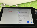 画面上にドライバー設定やBluetooth機器、Wi-Fiなどの項目が並び、必要な設定を確認しやすい構成です。タッチ操作で各種メニューへアクセスできます。