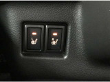 コーナーセンサーを車の前後に装備。障害物までの距離に応じて警告音を変えてお知らせ。縦列駐車時や駐車場・車庫などでの取り回しをサポートします。詳細は販売店スタッフまでおたずねください。