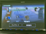 目的地の名称や住所、電話番号など複数の方法から検索でき、行き先を設定する際に便利です。履歴や登録地点も選べるため、普段使う場所への案内にも活用できます。