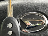 【キーレス】少し離れた場所からでもボタン一つでドアの開錠・施錠ができるのでとっても便利!ドアの鍵穴周りに傷をつけることもありません♪
