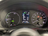 レーダークルーズコントロール(車速追従機能)付きです。車速に応じて追従支援してくれるので、ロングドライブも快適です。詳細は販売店スタッフまでおたずねください。
