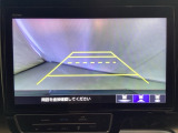 バックでの車庫入れも安心です!リアカメラが付いているバックモニター付のナビを装備しております。操作線もついており距離感も画面から確認できます。