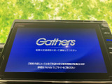 操作画面を見渡しやすい位置に備え、ナビやオーディオの各種メニューへアクセスできます。案内や音楽の設定をまとめて扱え、日常の移動をサポートする装備です。