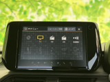 テレビやラジオなどの選択肢が画面に並び、使いたい機能を見つけやすい構成です。メニューから必要な項目を選びやすく、日常の移動時にも便利にお使いいただけます。