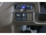 インパネシフトだから視線の移動も少なく足元もスッキリ♪運転席もゆったりしているのでゆとりを持ってドライブできますね!