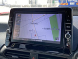 地図上に道路や周辺施設が表示され、現在地を確認しながら目的地までの道順を把握しやすい画面です。お出かけ先の位置確認にも役立ち、慣れない場所へ向かう際も安心感があります。