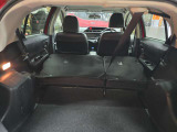 黒いシートの後部座席を倒すと、荷室をさらに広く使えますよ。全車現車確認済みですので、実際の使い勝手をしっかりとお確かめいただけます。
