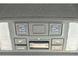 パーキングブレーキは便利な電動式!ボタン一つで操作でき、アクセルを踏めば自動で解除されます、レバーやペダルが無いので運転席廻りもすっきりしますね