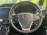 【純正革巻きステアリング】上質な革を使用することで、手にしっかり馴染みとても運転しやすいハンドルです♪