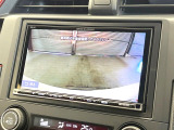 【バックカメラ】駐車時に後方がリアルタイム映像で確認できます。大型商業施設や立体駐車場での駐車時や、夜間のバック時に大活躍!運転スキルに関わらず、今や必須となった装備のひとつです!