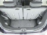衝突被害軽減ブレーキなどを搭載した「サポカー」です。安全機能の詳細は販売店スタッフまでおたずねください。
