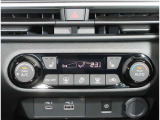 シートを倒すと大きな荷物も積載可能です◎