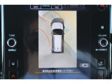 「トップビューモニター」も装備、4つのカメラの映像を合成し車の真上から見たような映像を映してくれます、車庫入れ時などの周りの障害物確認に便利です、車両を斜め上から見たような3Dビュー表示もできます