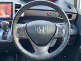 【純正革巻きステアリング】上質な革を使用することで、手にしっかり馴染みとても運転しやすいハンドルです♪
