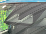 【スマートアシスト】走行中に前方の車両等を認識し、衝突しそうな時は警報とブレーキで衝突回避と被害軽減をアシスト。より安全にドライブをお楽しみいただけます。